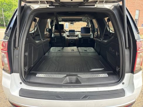Used 2023 Chevrolet Suburban High Country AWD/4WD image 10