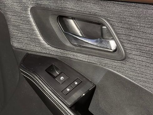 Used 2023 Nissan Rogue SV image 27