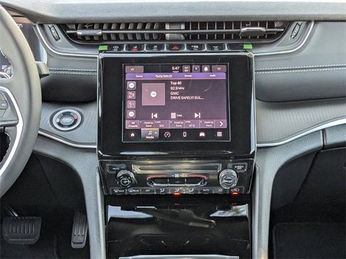 New 2025 Jeep Grand Cherokee Laredo image 18