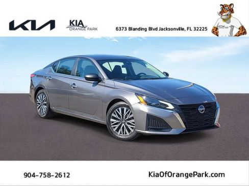 Used 2024 Nissan Altima 2.5 SV FWD image 1