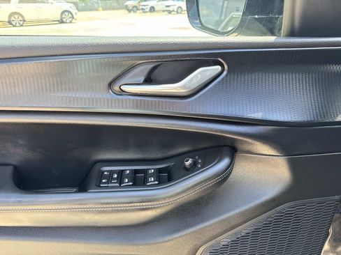Used 2025 Jeep Grand Cherokee Altitude RWD image 19