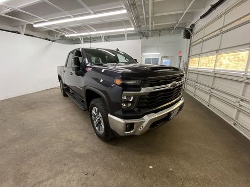 Used 2024 Chevrolet Silverado 3500 LT w/ All Star Edition image 8