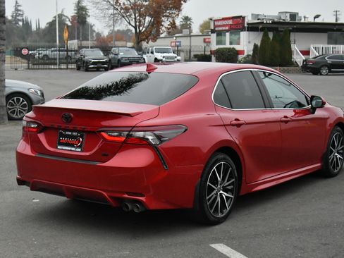 Used 2023 Toyota Camry SE image 8