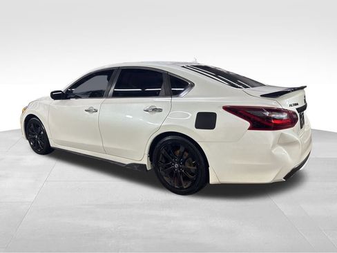 Used 2018 Nissan Altima 2.5 SR w/ SR Midnight Edition image 3