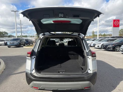 Used 2023 Nissan Rogue SV image 10