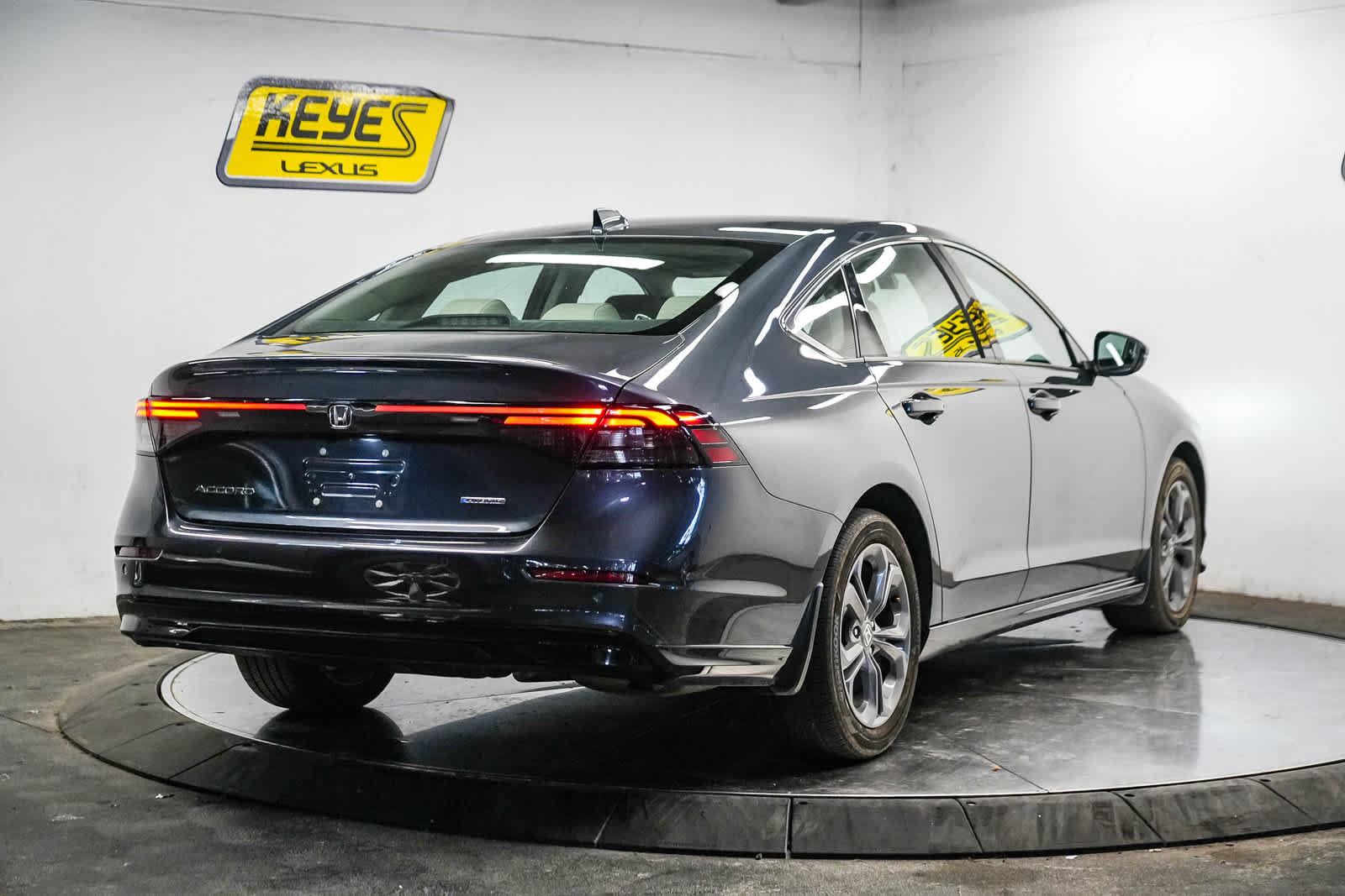 Used 2023 Honda Accord EX-L image 6
