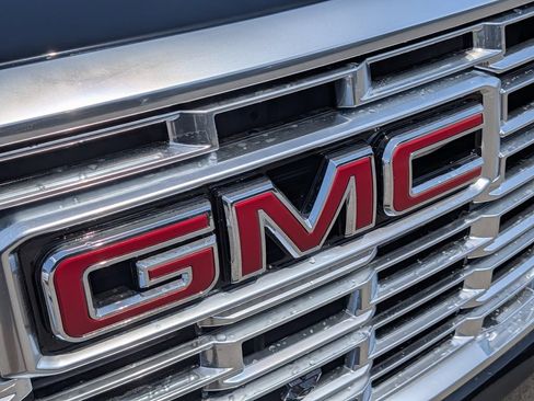 New 2026 GMC Yukon Denali w/ Denali Reserve Package AWD/4WD image 38