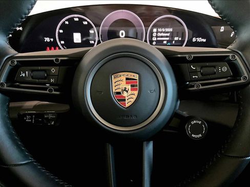 Used 2025 Porsche Taycan image 18