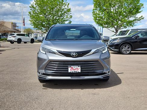 New 2026 Toyota Sienna Limited image 5