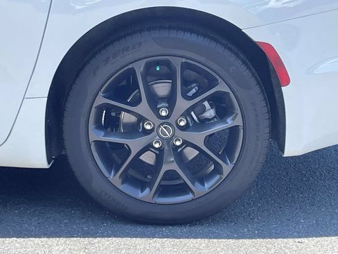 Used 2025 Chrysler Pacifica Limited FWD image 12