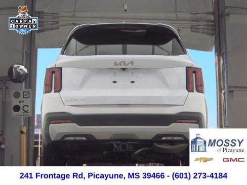 Used 2025 Kia Sorento LX image 8