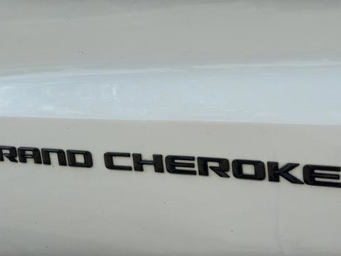 Used 2015 Jeep Grand Cherokee Altitude AWD/4WD image 17
