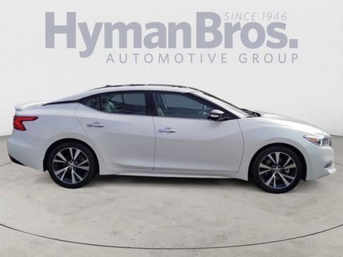 Used 2017 Nissan Maxima Platinum image 2