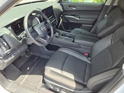 New 2026 Nissan Pathfinder SL w/ SL Premium Package FWD image 14