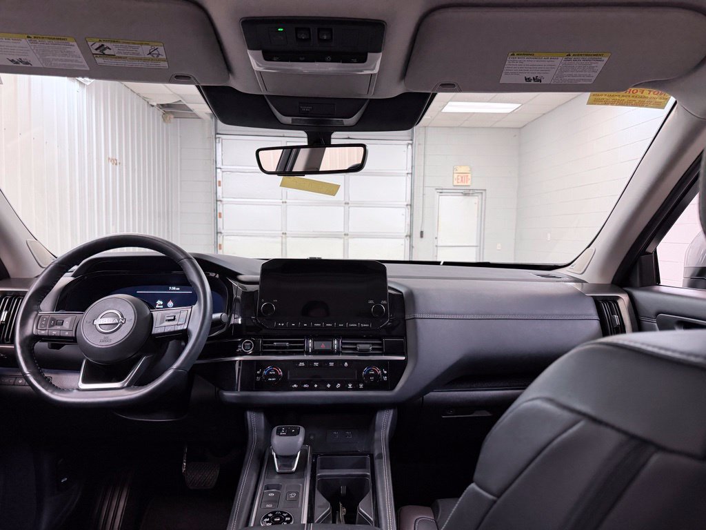 Used 2024 Nissan Pathfinder Platinum AWD/4WD image 31