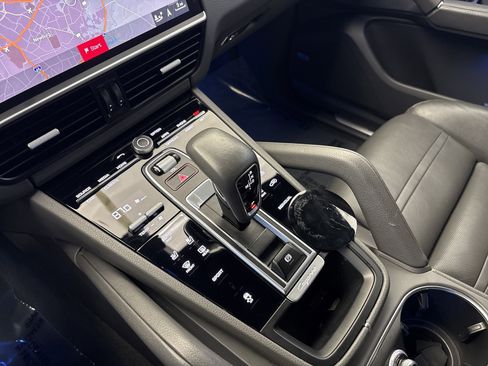Used 2020 Porsche Cayenne image 21