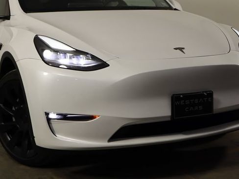 Used 2023 Tesla Model Y Long Range AWD/4WD image 44
