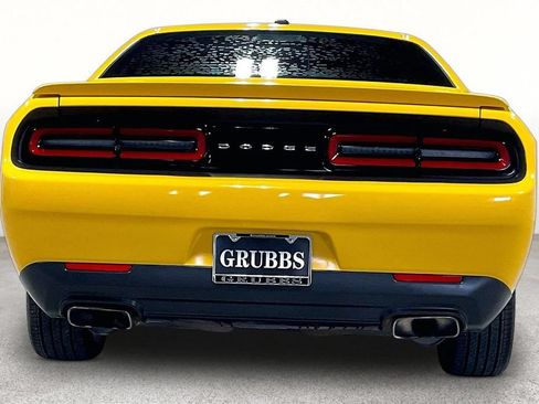 Used 2017 Dodge Challenger R/T RWD image 5