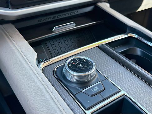 Used 2024 Ford Expedition Max Limited image 31