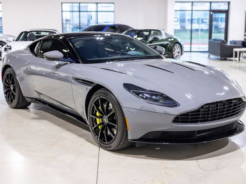Used 2019 Aston Martin DB11 AMR image 10