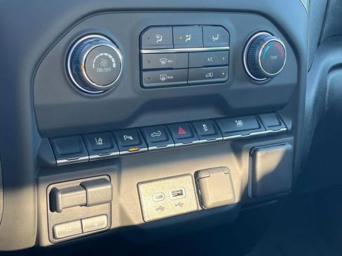 Used 2025 Chevrolet Silverado 2500 Custom w/ Custom Value Package image 29