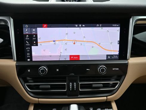 Certified 2026 Porsche Macan AWD/4WD image 14