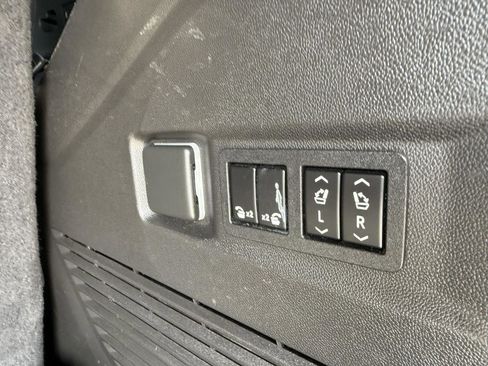 Used 2022 GMC Yukon AT4 image 23