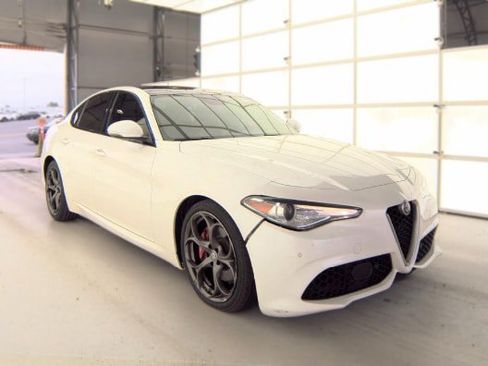Used 2017 Alfa Romeo Giulia Ti w/ TI 19" Sport Package AWD/4WD image 2