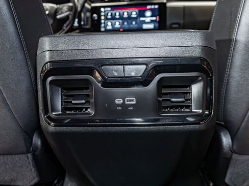 Used 2024 GMC Sierra 2500 AT4 w/ AT4 Premium Plus Package AWD/4WD image 27