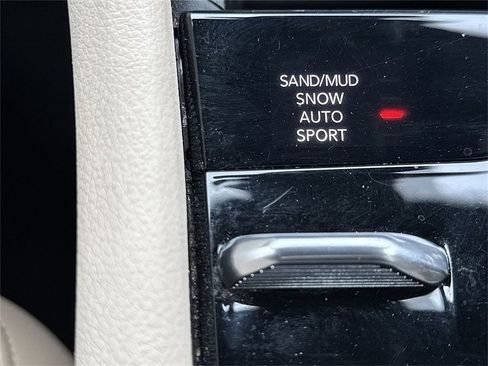 Certified 2024 Jeep Grand Cherokee Limited image 9