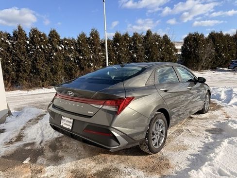 Used 2025 Hyundai Elantra Blue image 4