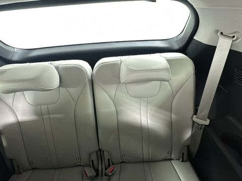 Used 2025 Kia Sorento S image 15