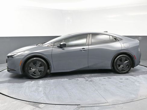 Used 2024 Toyota Prius LE image 6