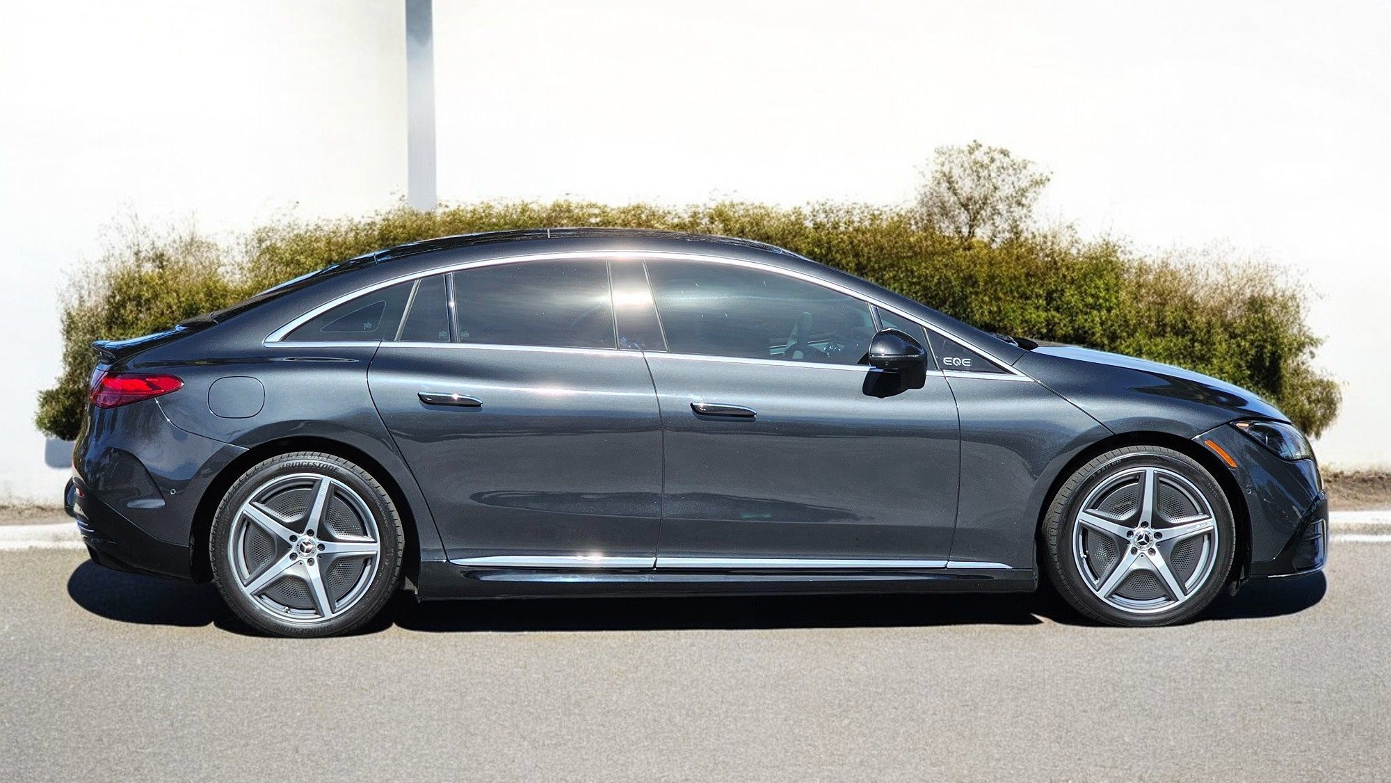 Used 2023 Mercedes-Benz EQE 500 4MATIC Sedan w/ Exclusive Trim Package image 8