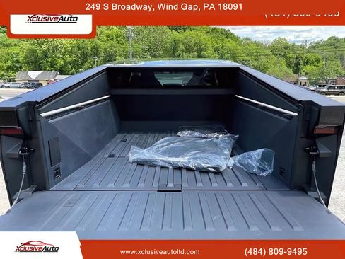 Used 2024 Tesla Cybertruck AWD Crew Cab image 22