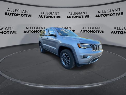 Used 2017 Jeep Grand Cherokee Limited w/ Luxury Group II AWD/4WD image 4
