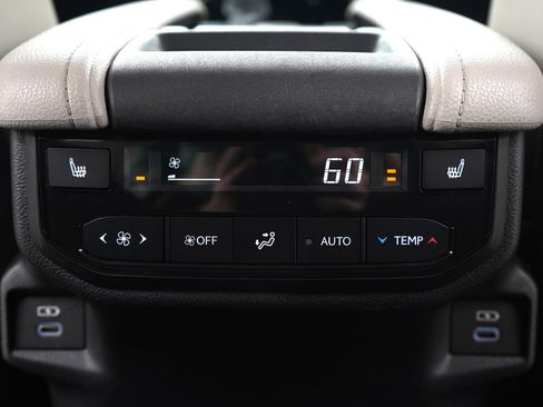 Used 2025 Toyota Grand Highlander AWD image 22