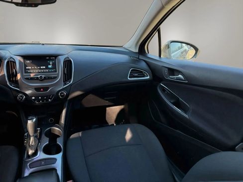 Used 2017 Chevrolet Cruze LT FWD image 23
