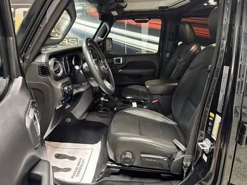 Used 2022 Jeep Wrangler Unlimited Sahara AWD/4WD image 5
