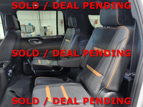 Used 2023 GMC Yukon XL AT4 w/ Technology Package image 9
