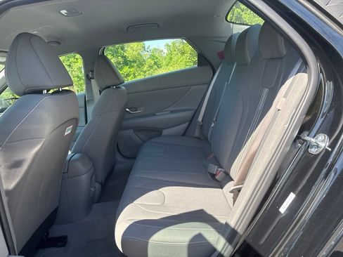 New 2025 Hyundai Elantra SEL FWD image 12