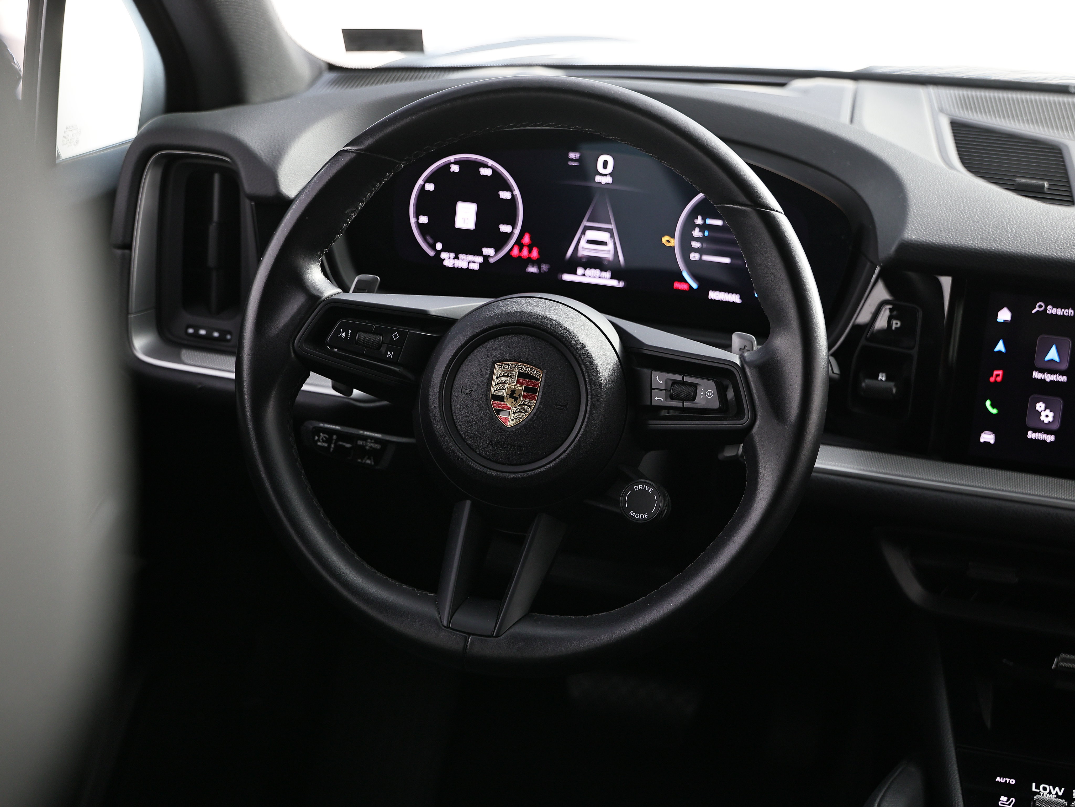 Used 2024 Porsche Cayenne AWD/4WD image 29