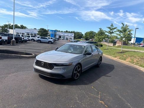 Used 2023 Honda Accord Sport image 6