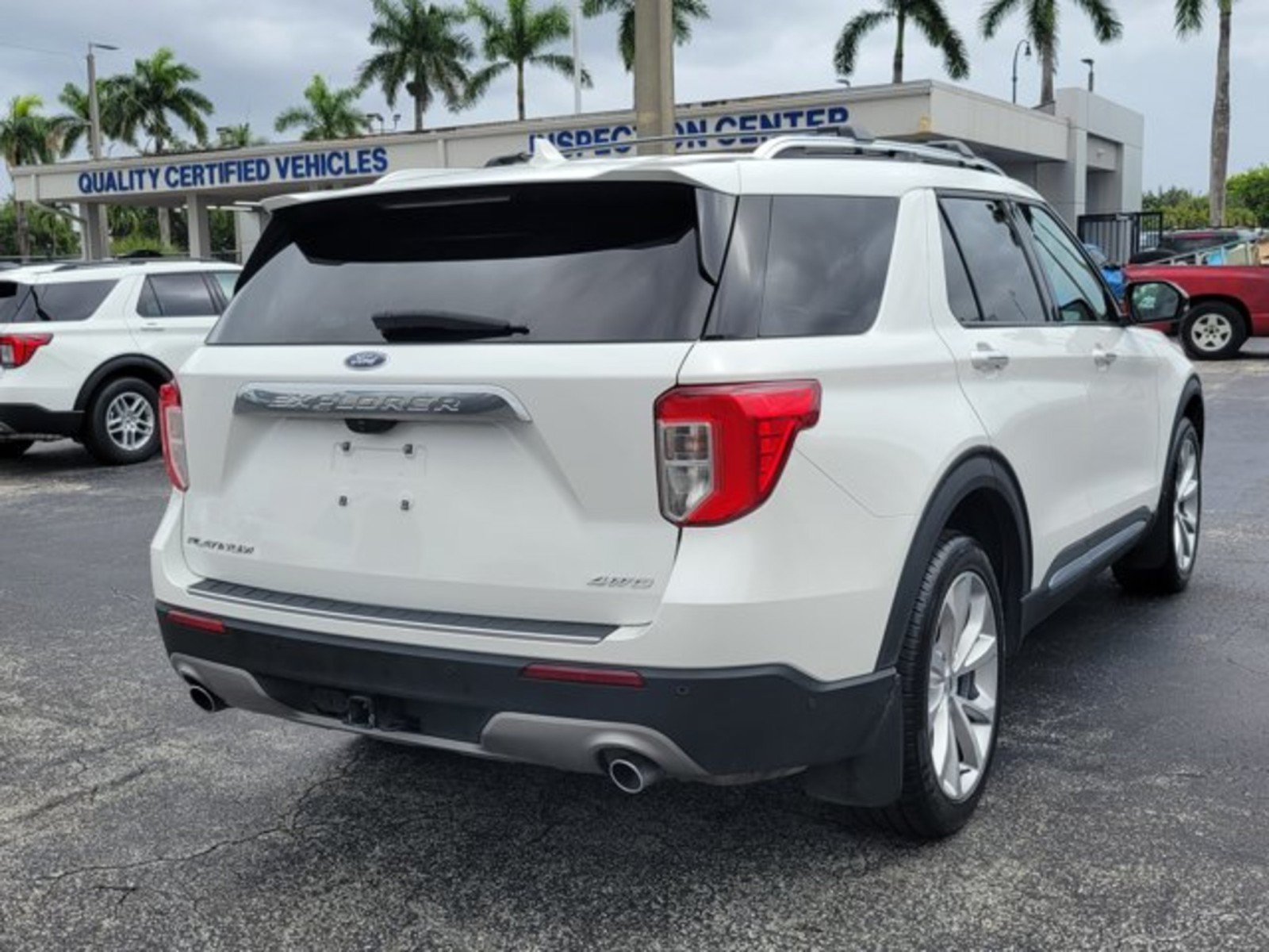 Used 2023 Ford Explorer Platinum w/ Technology Package AWD/4WD image 7