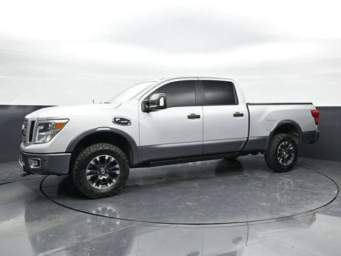 Used 2018 Nissan Titan PRO-4X w/ Pro-4x Convenience Package AWD/4WD image 6