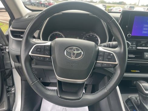 Used 2024 Toyota Highlander XLE image 28