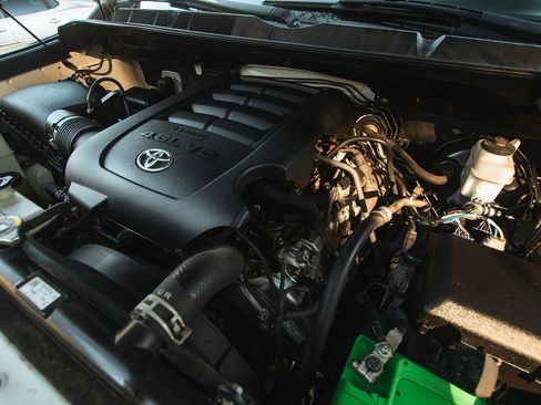 Used 2018 Toyota Tundra SR5 image 32