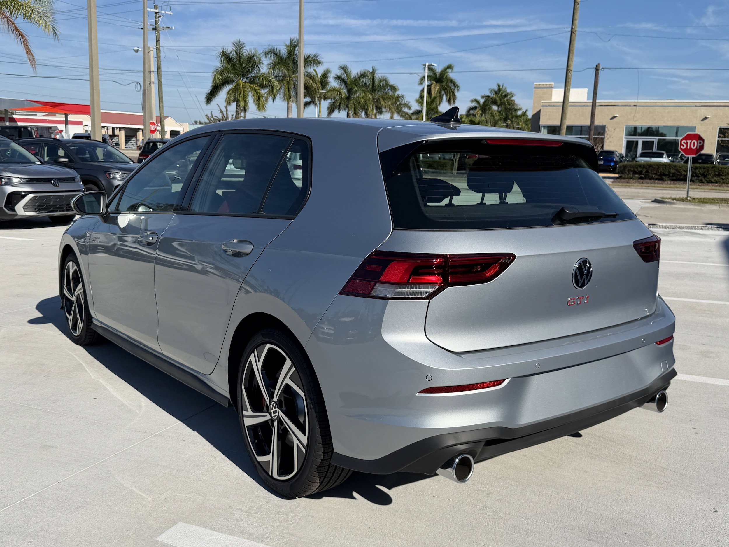 New 2026 Volkswagen GTI SE FWD image 5