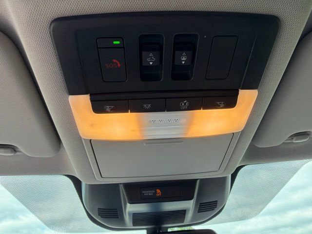 Used 2023 Nissan Rogue SL AWD/4WD image 33