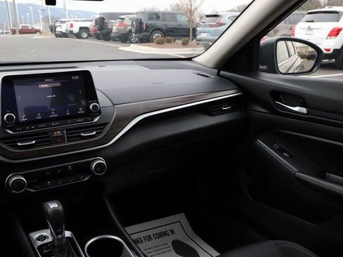 Used 2024 Nissan Altima 2.5 SV image 24